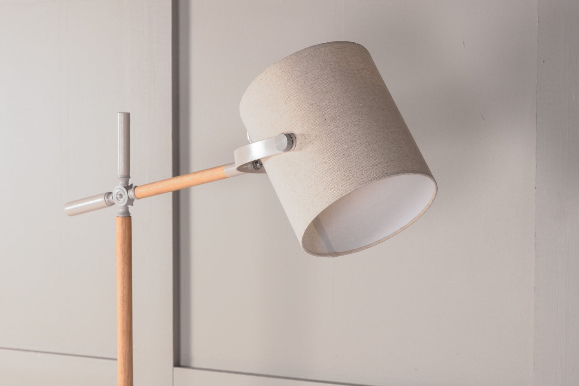 Dennis -Golvlampa - Beige / Trä/Beige Linne