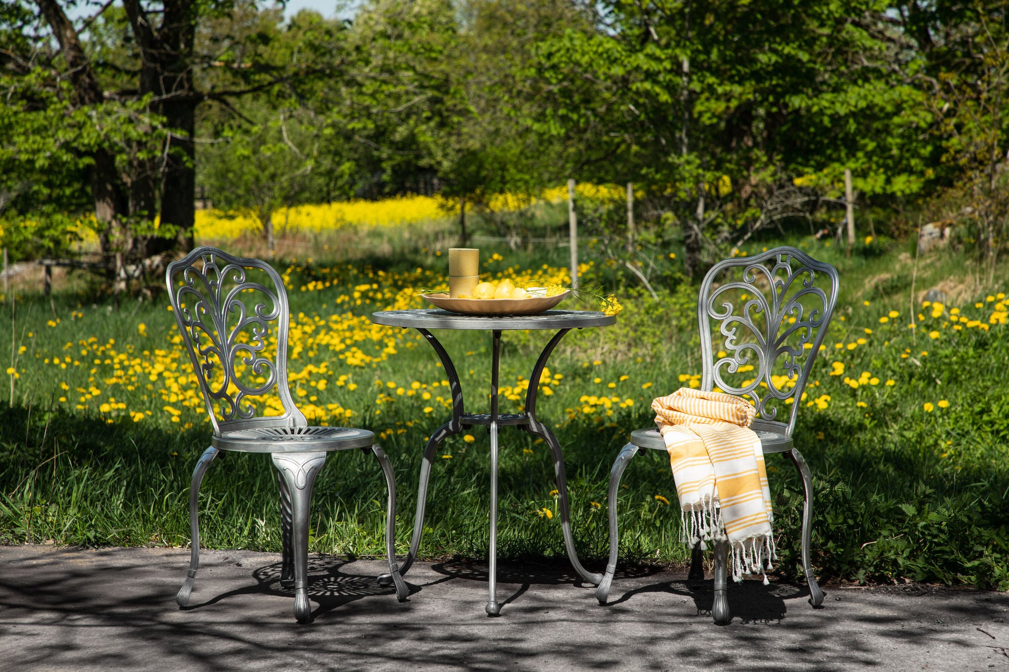 Nandin Cafetset Aluminium - Silver / 2 chairs + Bord Runt ø60**