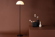 Ferrand GolvLampa - Svart / Vitt glas