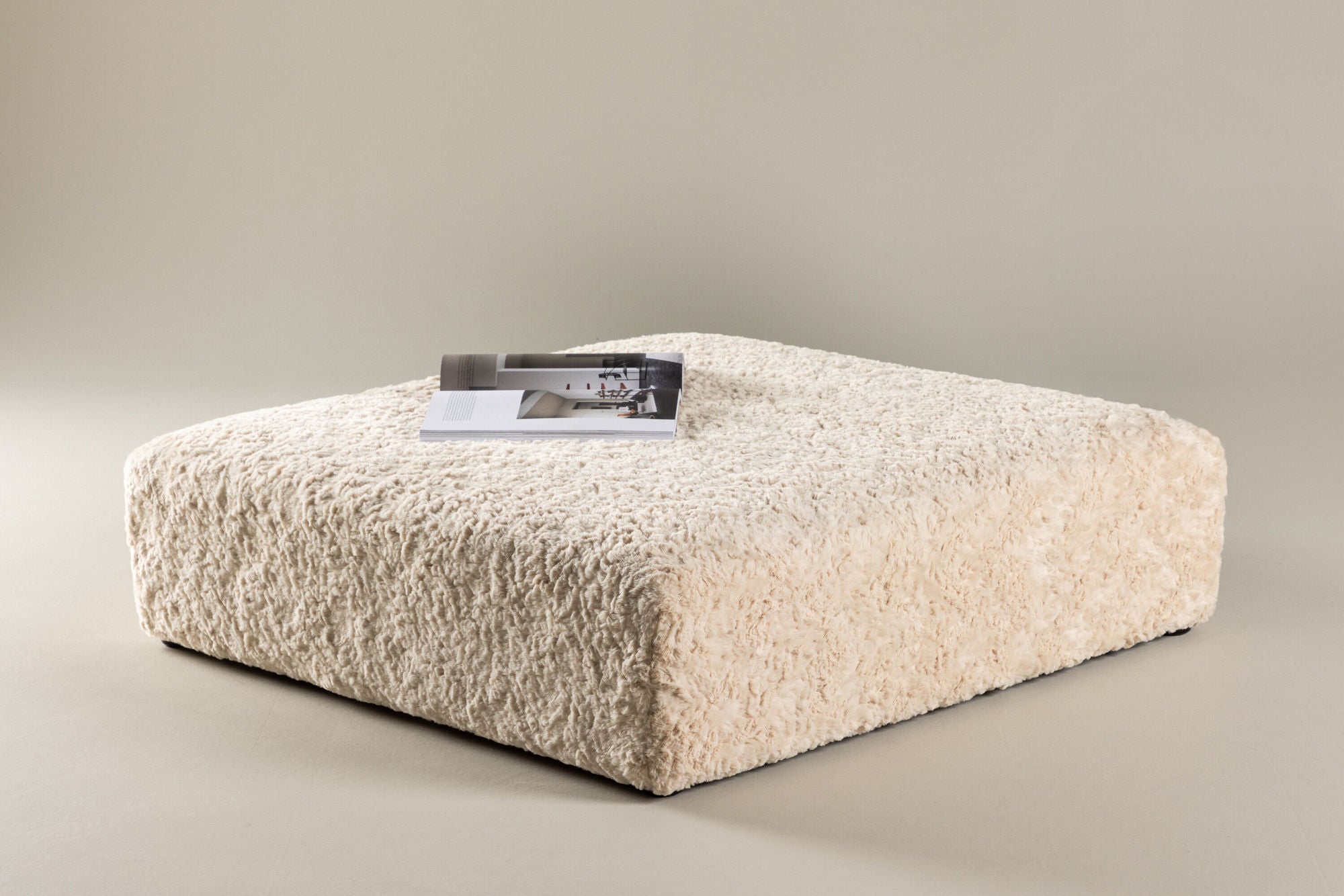 Frankie Pouf 100*100 - Beige Faux fur  /  FSC 100%