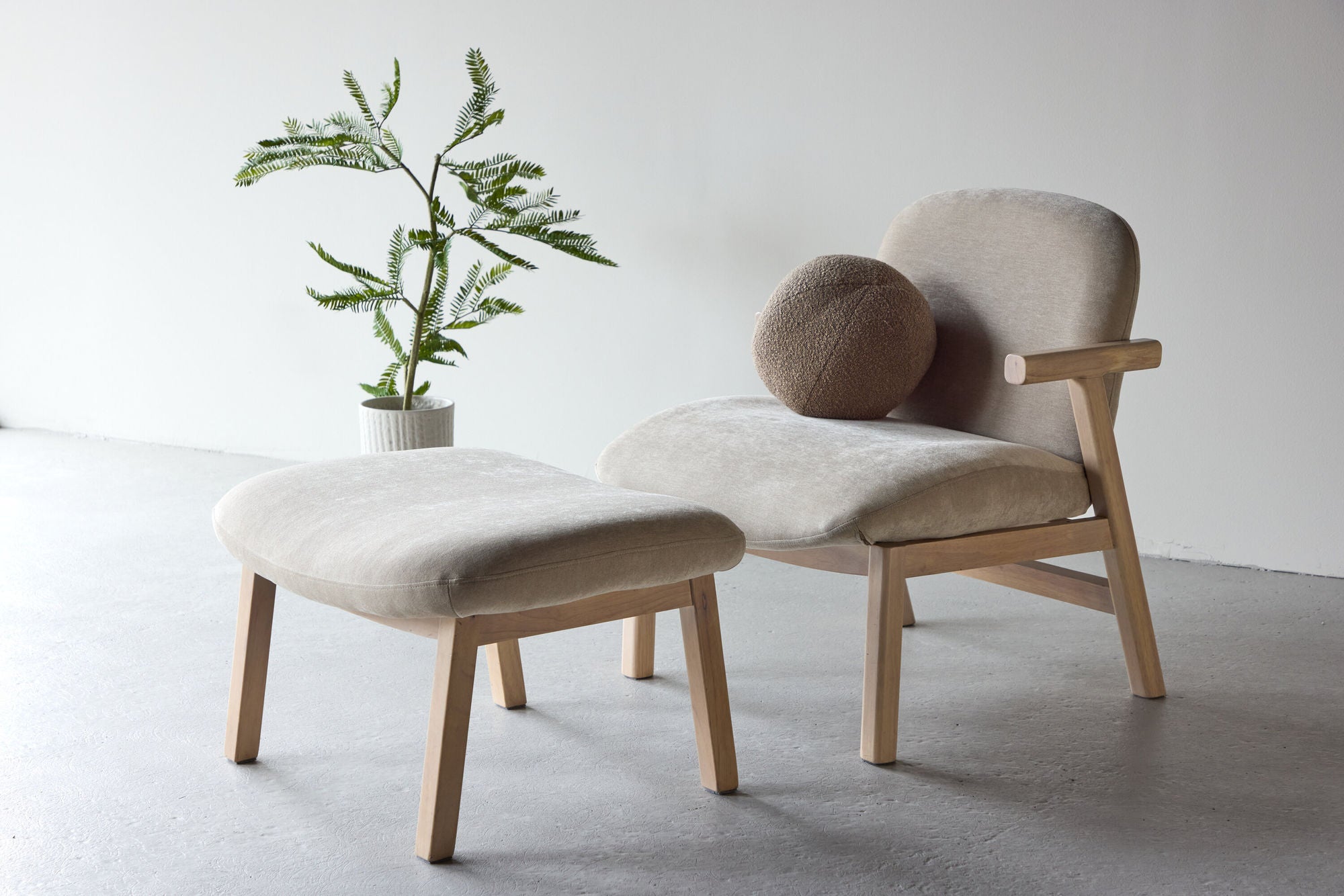Rile Fåtölj + Ottoman - Whitewash/ Beige