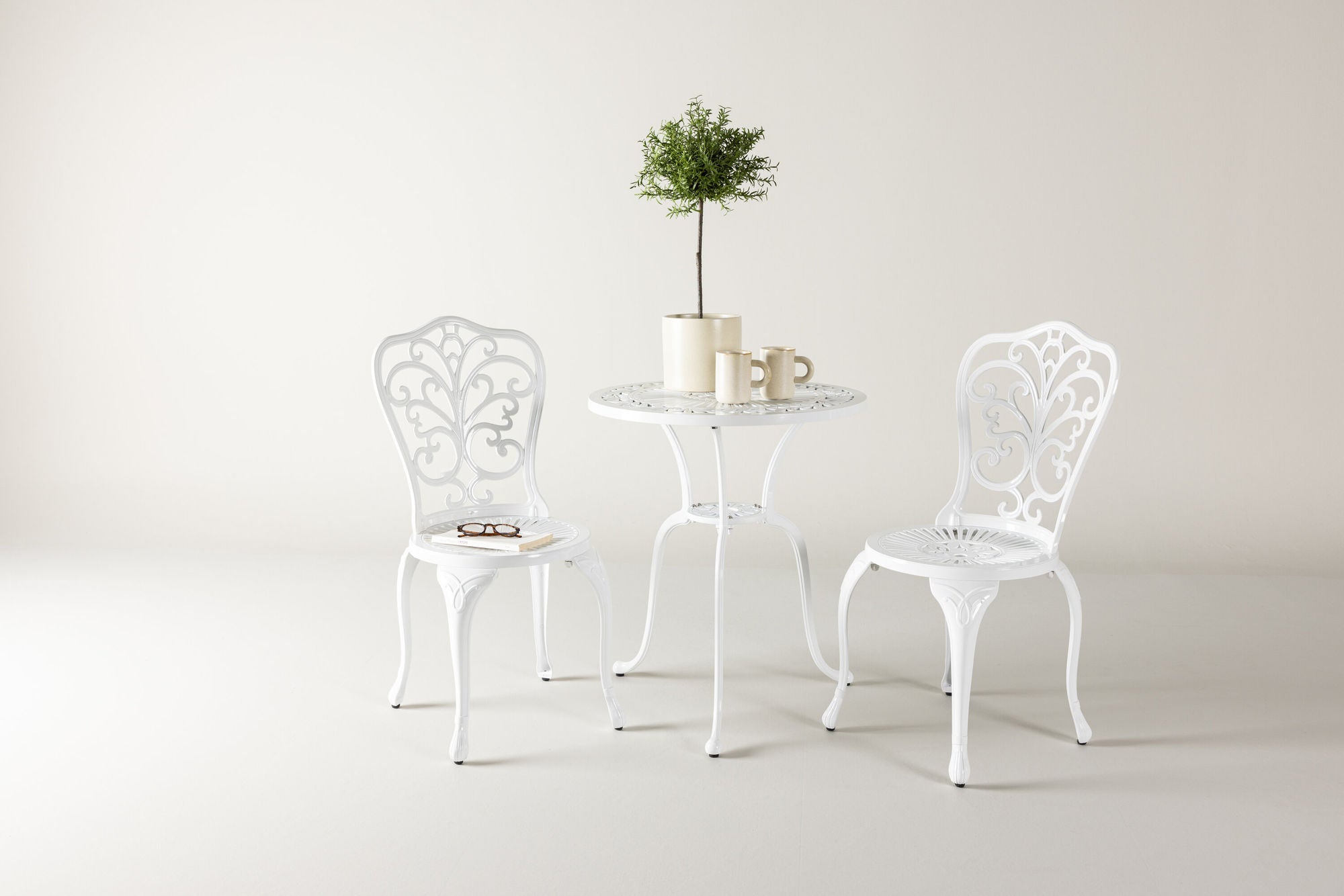 Nandin Cafetset Aluminium - Vit / 2 chairs +  Bord ø60
