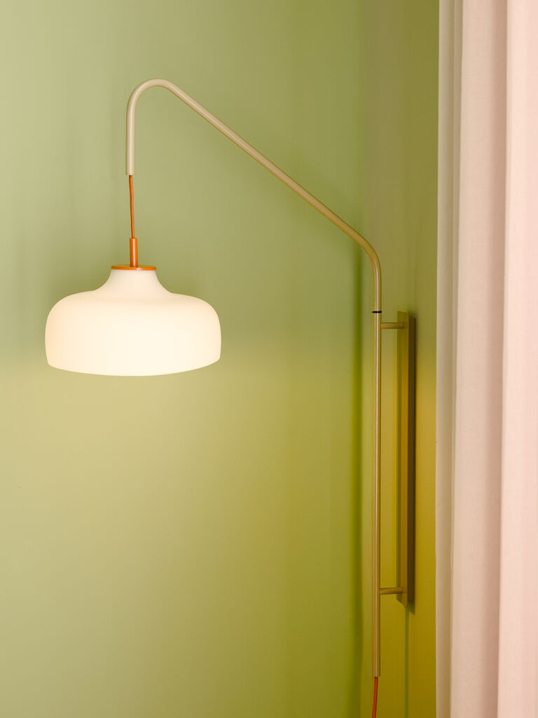 Current vägglampa